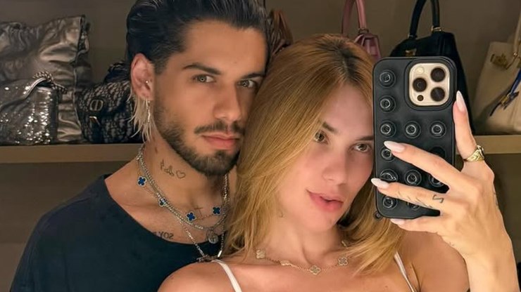 Virginia mantém adesivo de Zé Felipe em jatinho particular