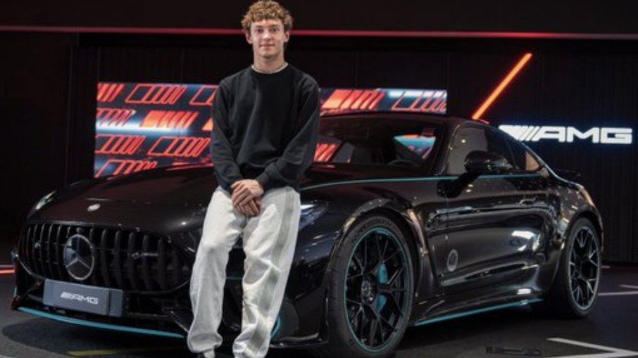 Antonelli conduzia o exclusivo Mercedes-AMG GT 63 PRO 4MATIC+ “Motorsport Collector’s Edition”
