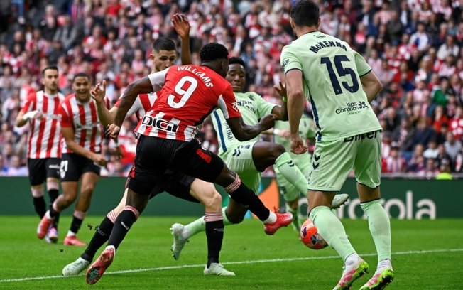 O atacante hispano-ganês do Athletic Bilbao, Iñaki Williams (centro), marca o único gol da partida contra o Las Palmas em San Mamés em 23 de abril de 2025. O atacante hispano-ganês do Athletic Bilbao, Iñaki Williams (centro), marca o único gol da partida contra o Las Palmas em San Mamés em 23 de abril de 2025.
