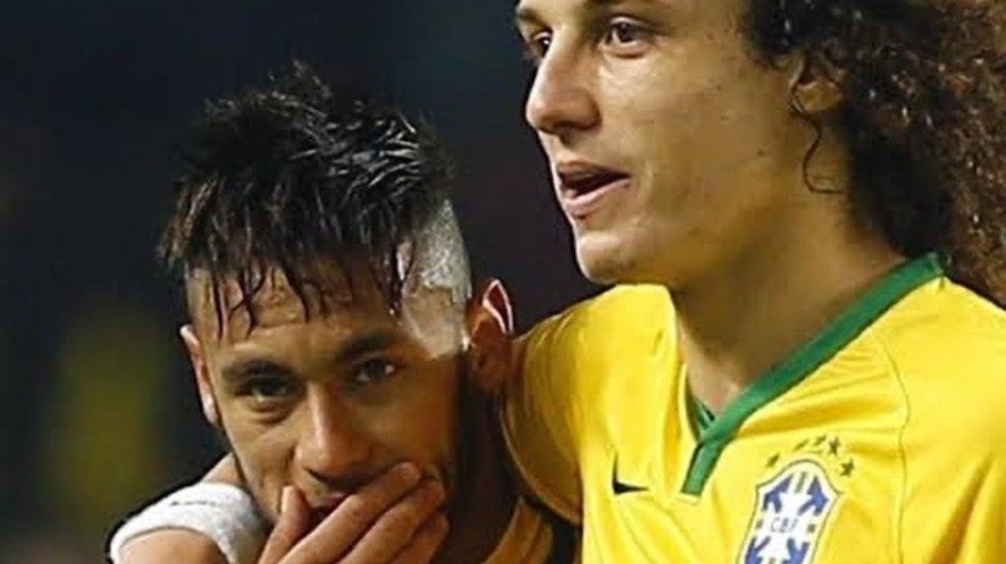 David Luiz presta apoio a Neymar
