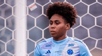 Goleira%20do%20Cruzeiro%20%C3%A9%20afastada%20do%20time%20titular%20para%20cuidar%20de%20sa%C3%BAde%20mental