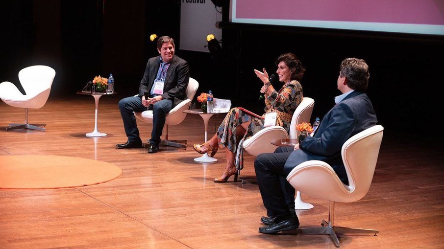 Daniel Silveira, VP de Marca, Marketing e Inovação da Natura, a economista Maria Silva Bastos e Bruno Gião, CEO da Alvoar