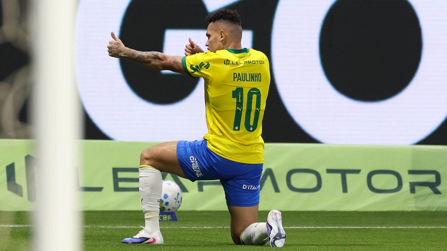 Paulinho marcou o gol da vitória do Palmeiras contra a Chapecoense