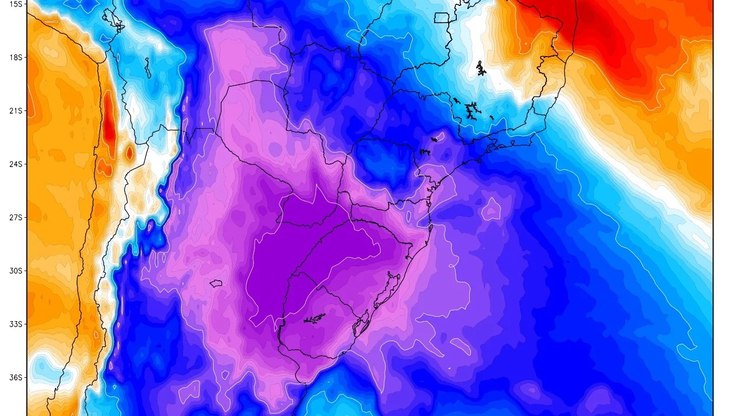 Massa de ar frio derruba temperaturas em 16 estados no
feriado