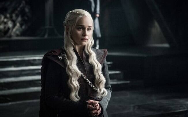 Emilia Clarke comentou sobre possível ascensão de personagem em Game Of Thrones, que estreia em julho