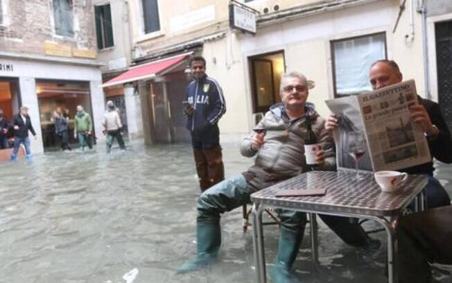 Veneza, na Itália, registra nova maré alta