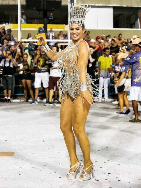 Dez fotos do Instagram de Lívia Andrade que aumentam a ansiedade pela folia