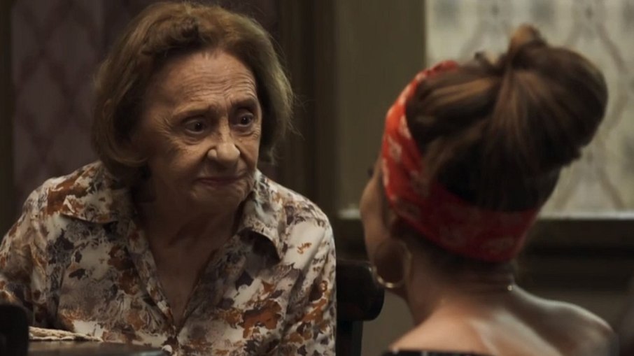 Laura Cardoso e Juliana Paes em cena de 'A Dona do Pedaço'