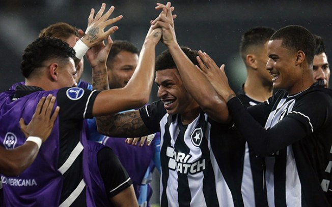 Botafogo acelera negociações e pode contratar até quatro reforços