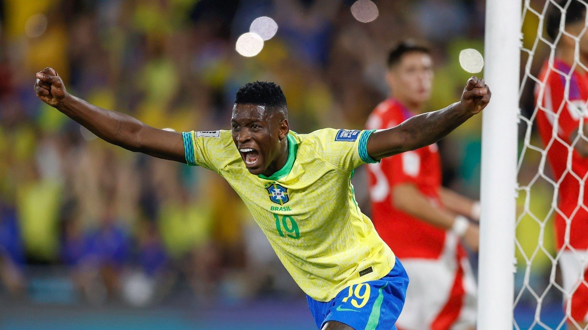 Luiz Henrique entrou e participou de dois gols na vitória por 3 a 0 sobre o Chile Luiz Henrique entrou e participou de dois gols na vitória por 3 a 0 sobre o Chile