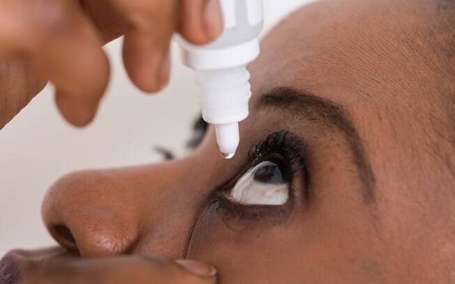 Colírios à base de corticoide devem ser utilizados somente sob supervisão médica; consulte um oftalmologista