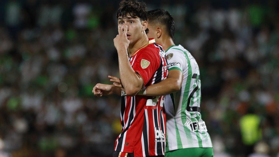 O São Paulo, de Ferraresi, empatou em 0 a 0 com o Atlético Nacional no primeiro jogo das oitavas