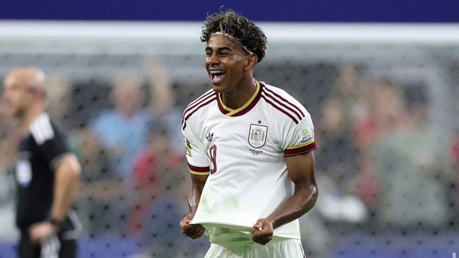 A joia de apenas 19 anos é a maior esperança da Espanha para a Copa do Mundo. A joia de apenas 19 anos é a maior esperança da Espanha para a Copa do Mundo.