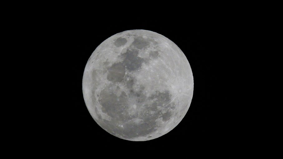 A Superlua acontece quando a lua cheia está no ponto mais próximo da Terra