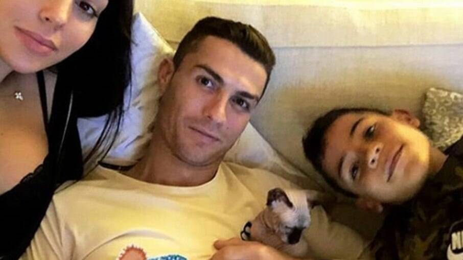 Un gato golpea a Cristiano Ronaldo y su familia lo envía en avión a España  internacional