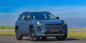 Toyota RAV4 agora conta com duas versões híbridas no Brasil