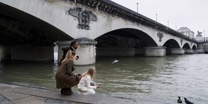 Sena reabre para banhistas em Paris após um século