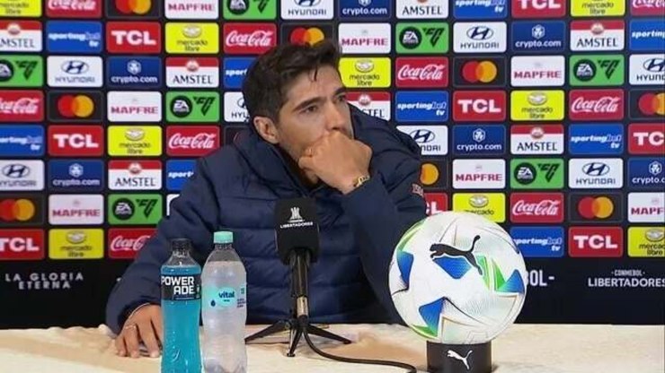 Indireta? Abel Ferreira exalta gesto da torcida do Universitario