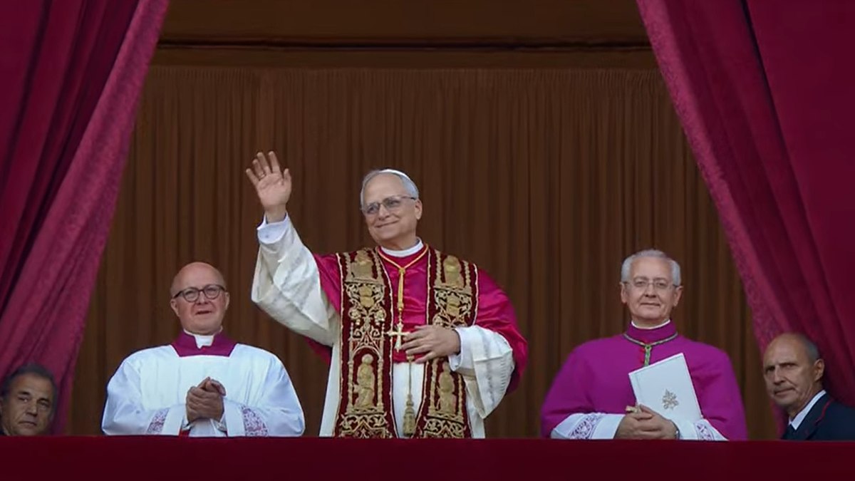 Papa Leão XIV faz sua primeira aparição pública na sacada da Basílica de S. Pedro Papa Leão XIV faz sua primeira aparição pública na sacada da Basílica de S. Pedro