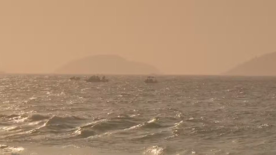 Bombeiros resgataram pessoas que ficaram presas pelo vento em Copacabana