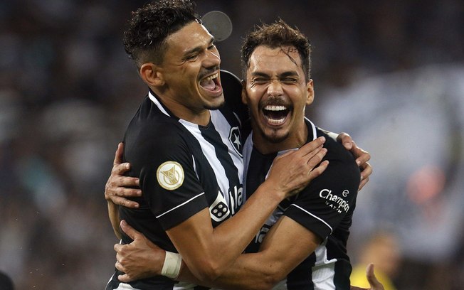 Tiquinho Soares desencanta e garante a vitória do Botafogo sobre o Coritiba