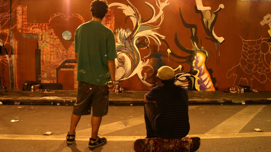 Registro da pintura no Túnel Noite Ilustrada, em São Paulo, 2016