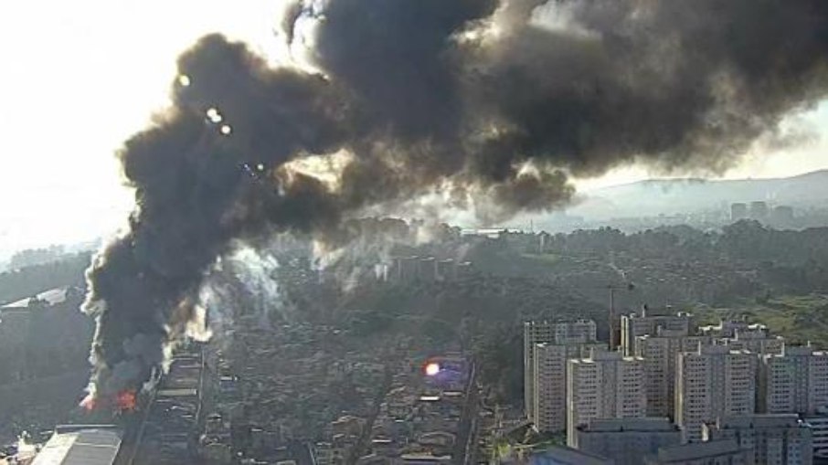 Corpo de Bomdeiros relata que o incêndio começou por volta das 5h