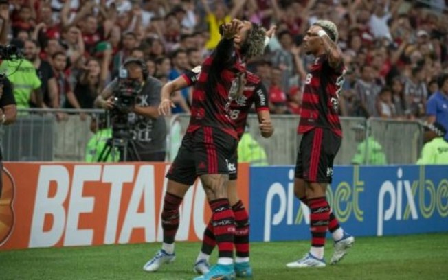 Hugo brilha, Gabigol marca e Flamengo vence o Fluminense de virada no Brasileirão