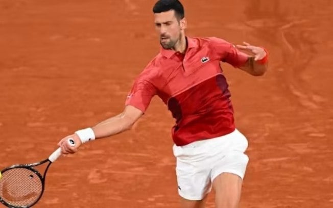 Djokovic embala e arrasa na 2ª rodada de Roland Garros