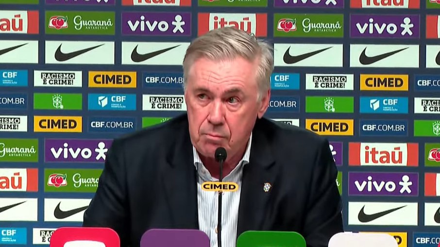 Carlo Ancelotti durante anúncio da convocação da Seleção