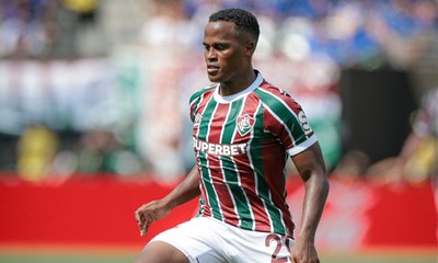 Jhon Arias se emociona em entrevista pós-queda do Flu