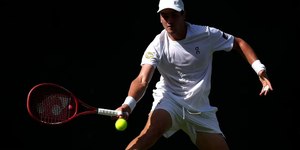 João Fonseca perde por 3 a 0 para russo e dá adeus a Wimbledon