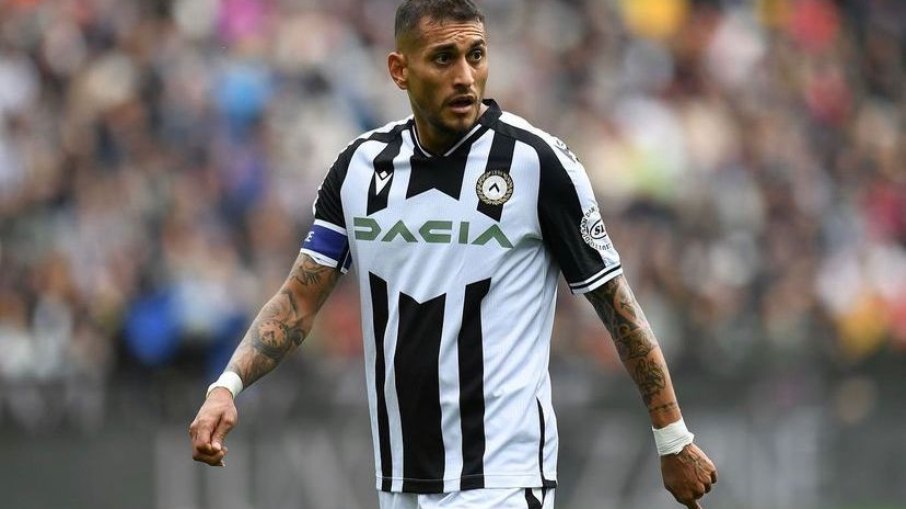 Alvo de Palmeiras e Botafogo, Roberto Pereyra define próximo destino