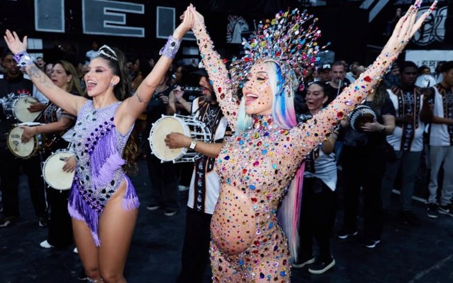 Aline Azevedo e Sabrina Sato brilham em ensaio da Gaviões da Fiel