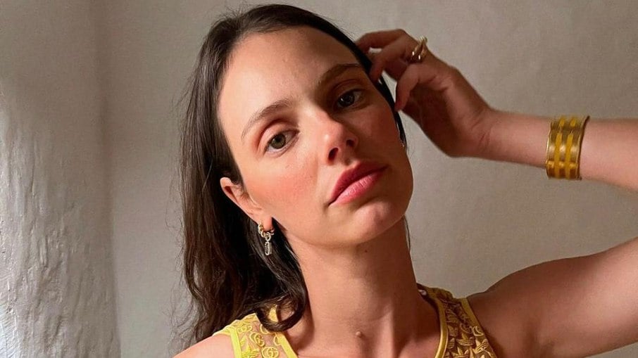 Laura Neiva revela rotina de cuidados com o próprio cabelo