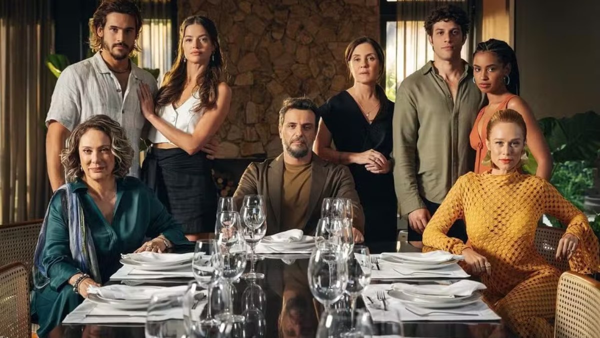 A novela conta com a participação de Nicolas Prattes, Agatha Moreira, Rodrigo Lombardi, Adriana Esteves, Chay Suede, Gabz, Eliane Giardini e Mariana Ximenes