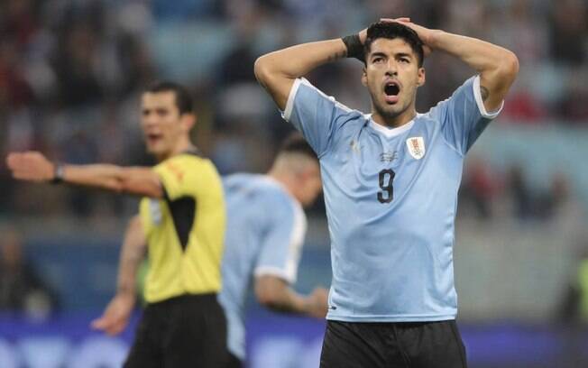 Luis Suárez no empate do Uruguai diante do Japão