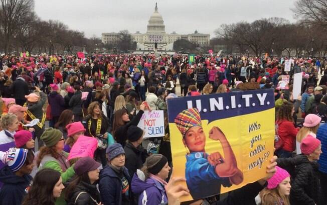 Milhares de pessoas realizam neste sábado, no centro de Washington, a Marcha das Mulheres que protesta contra o presidente Trump