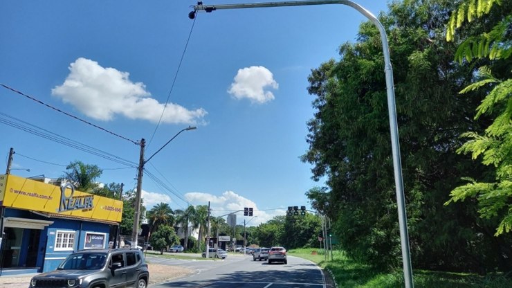 Valinhos testa câmeras inteligentes para ajustar semáforos