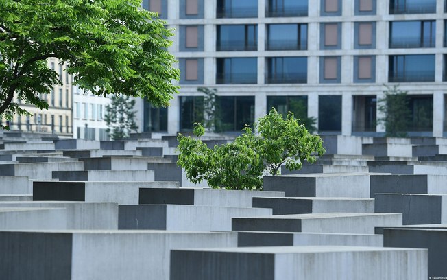 Monumento em memória aos judeus assassinados na Europa, em Berlim. Para AfD, iniciativas do tipo são Monumento em memória aos judeus assassinados na Europa, em Berlim. Para AfD, iniciativas do tipo são