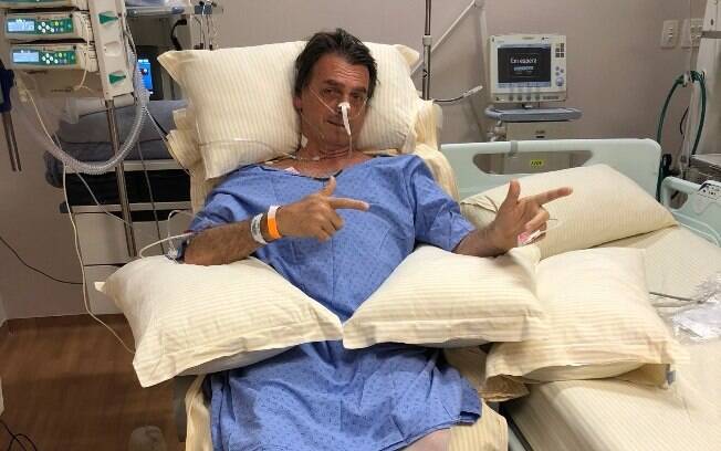 Jair Bolsonaro passa por uma cirurgia de emergência neste momento