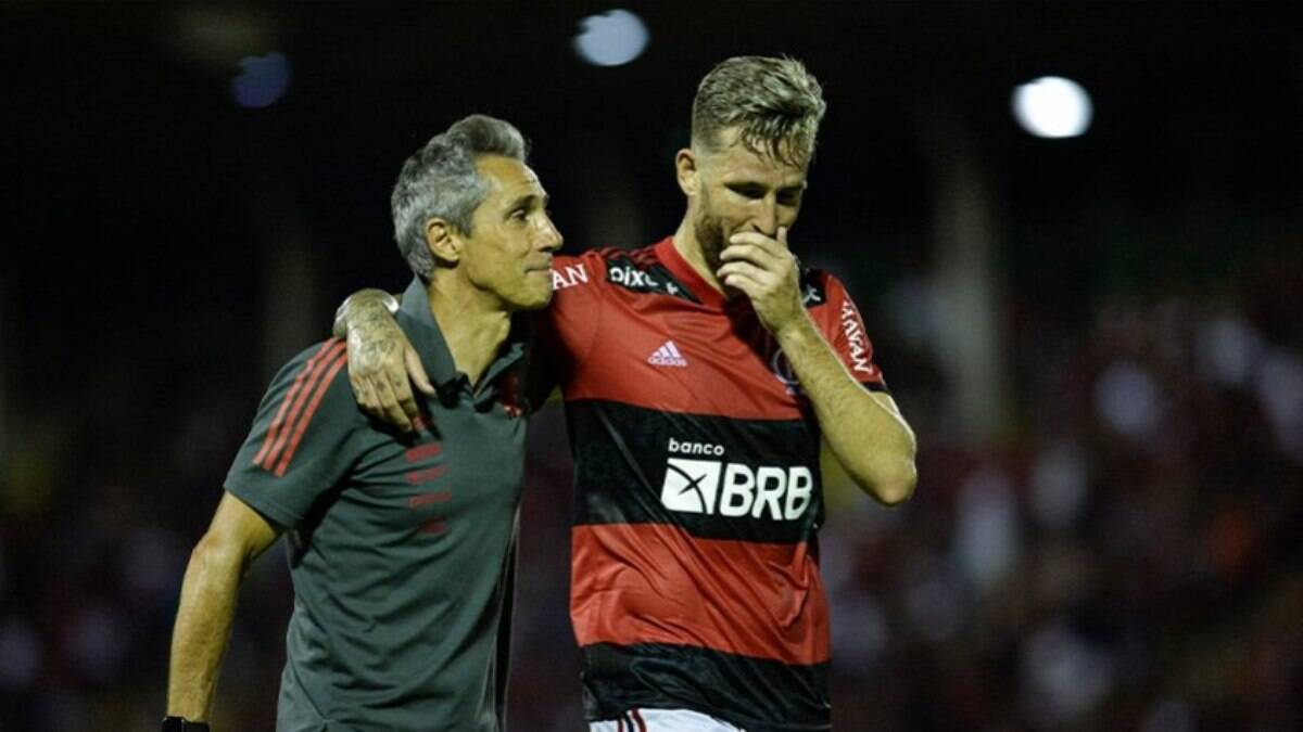 Torcedores não perdoam Léo Pereira após gol contra: 'Melhor jogador do Botafogo em campo'