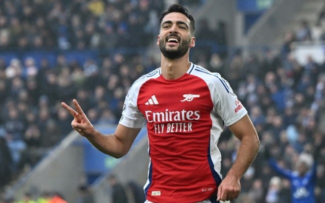 Mikel Merino comemora após marcar na vitória do Arsenal sobre o Leicester por 2 a 0 neste sábado, pelo Campeonato Inglês Mikel Merino comemora após marcar na vitória do Arsenal sobre o Leicester por 2 a 0 neste sábado, pelo Campeonato Inglês