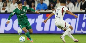 Palmeiras sofre com altitude, é atropelado pela LDU e se complica