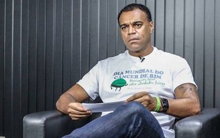 Denílson pede técnico de gigante brasileiro na Seleção