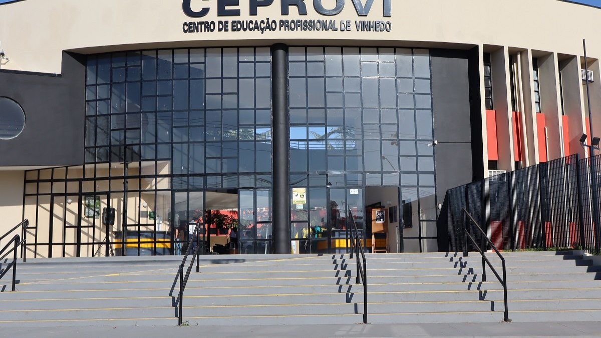 Ceprovi comemora 23 anos de atuação na formação de jovens para o mercado de trabalho Ceprovi comemora 23 anos de atuação na formação de jovens para o mercado de trabalho