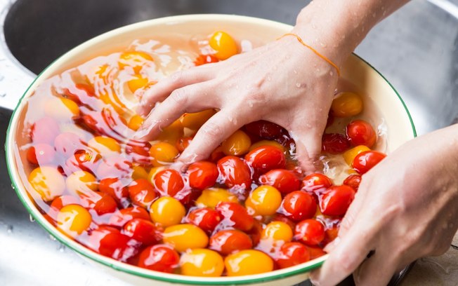 Aprenda a higienizar frutas, legumes e verduras do jeito certo!