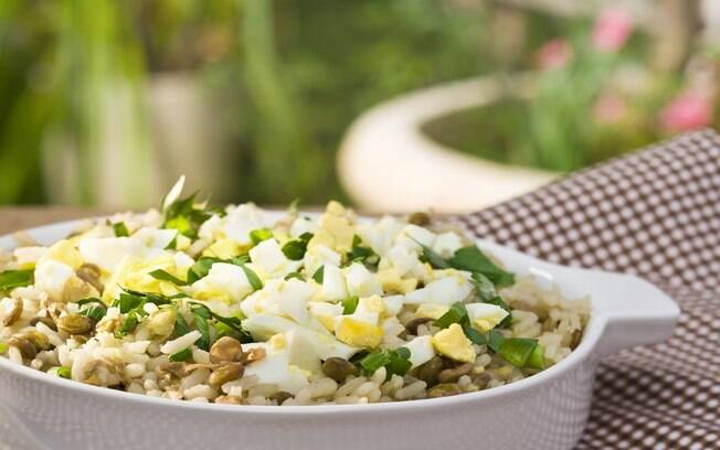 O arroz com lentilha e ovos cozido leva 60 minutos para ficar pronto. Veja a receita completa