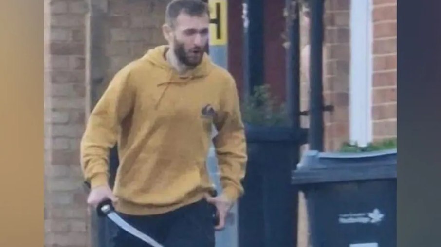 Homem matou um adolescente com espada no Reino Unido