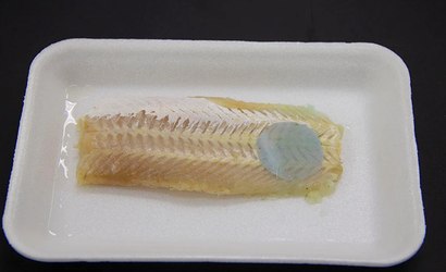 Embalagem inteligente: ela muda de cor para avisar que o peixe estragou